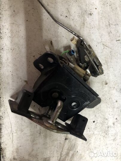 Замок крышки багажника Hyundai Solaris хэтчбек