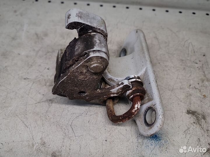 Петля двери нижняя левая Vw Transporter T5 2015