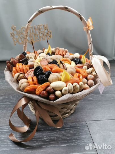Корзинка с сухофруктами