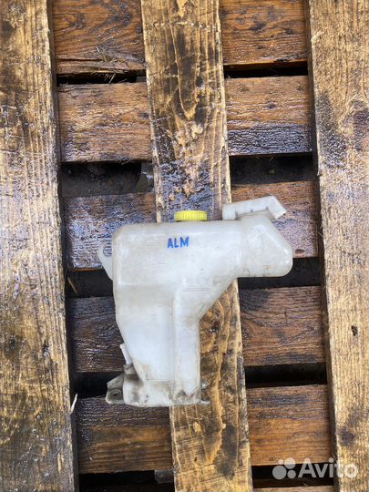 Расширительный бачок Nissan Almera N16