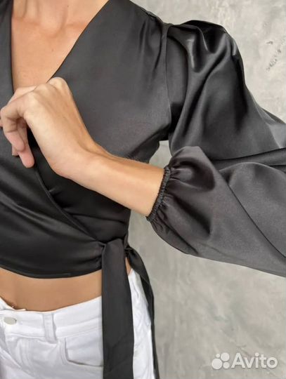 Блузка черная