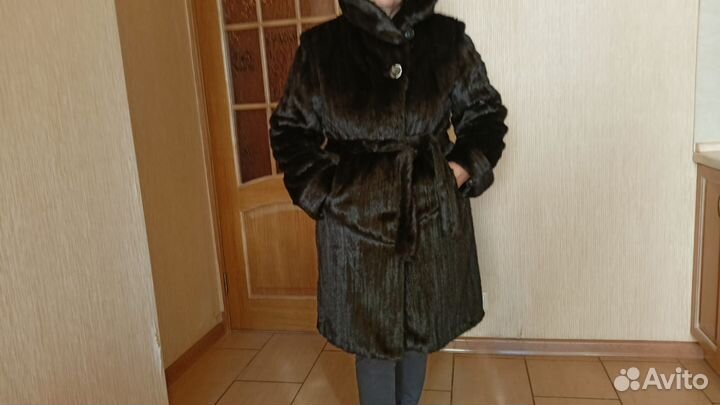 Шуба искусственная с капюшоном
