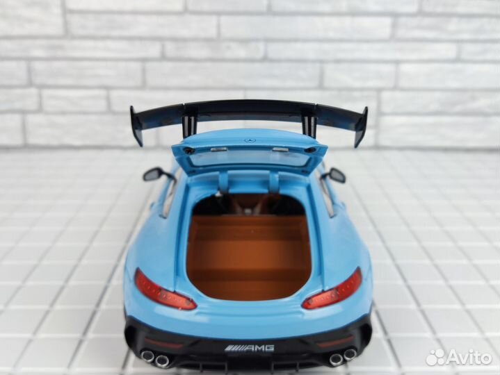 Машинка коллекционная Mercedes-Benz AMG GT R blue