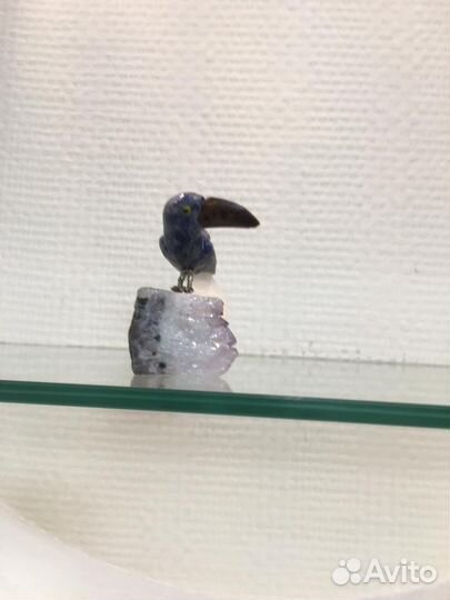 Сувенир. Аметист и попугай