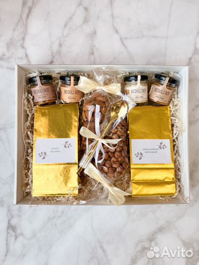 Набор чайный подарочный с медом, орешками