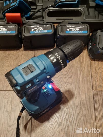 Набор 4в1 Makita + 4 аккумулятора, зарядное + кейс