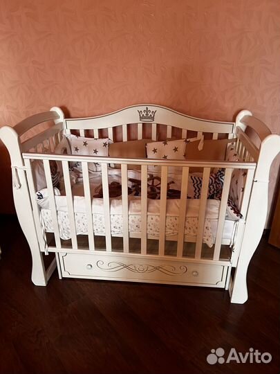 Детская кровать для новорожденных с маятником