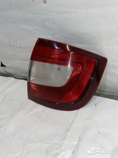 Skoda Rapid 17- Фонарь правый 270
