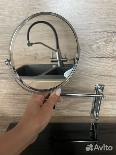 Зеркало косметическое настенное