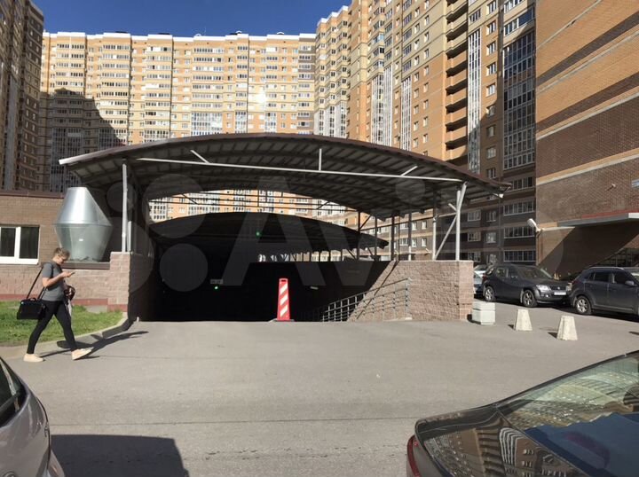 Машиноместо, 14 м²