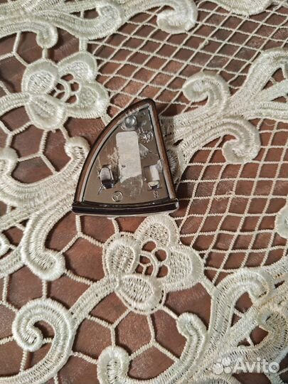 Вещевой ящик и ручка замка подлокотника w211