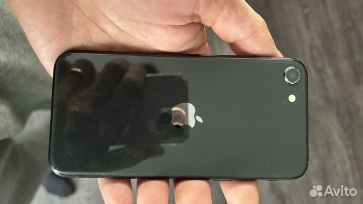 iPhone SE, 64 ГБ