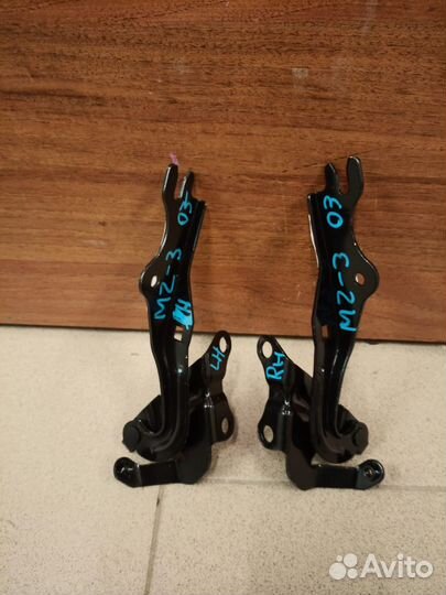 Mazda 3 2003- петля капота новая не оригинал