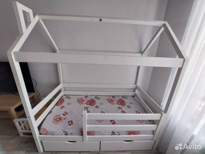 Детская кровать домик с матрасом