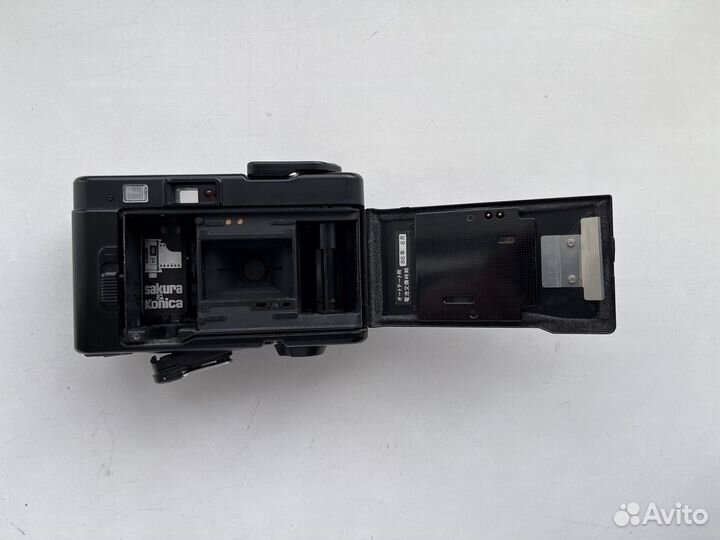 Плёночный фотоаппарат Konica EF3D