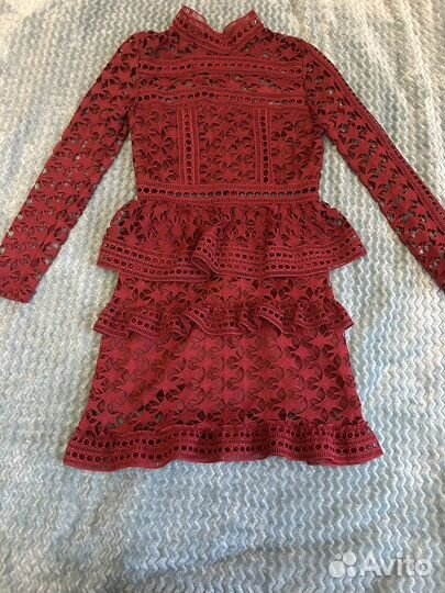 Бордовое платье