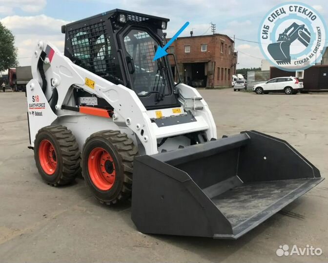 Стекло лобовое на Bobcat S18/S16 (Бобкат)