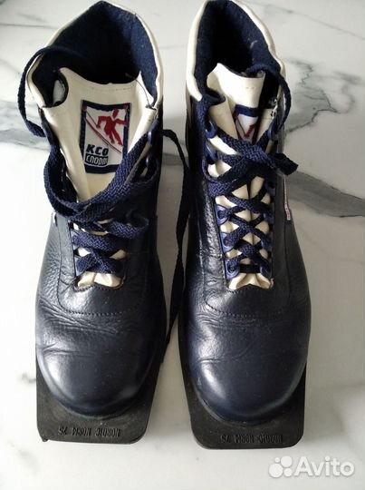 Лыжи беговые с ботинками 42 размер