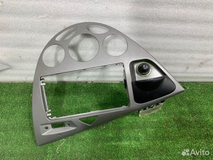 Консоль центральная Ford Focus седан 1.8 eydk 2003