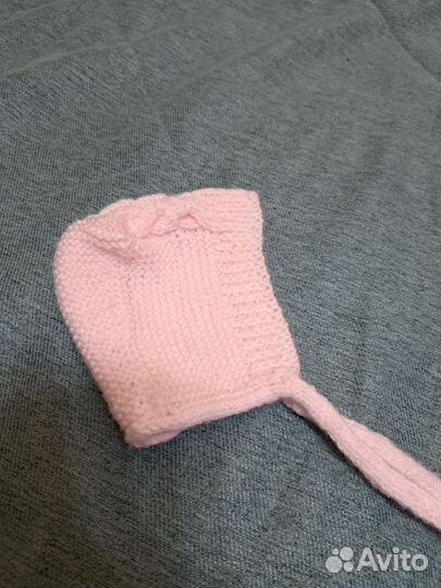 Шапочка-чепчик вязаная на новорожденного