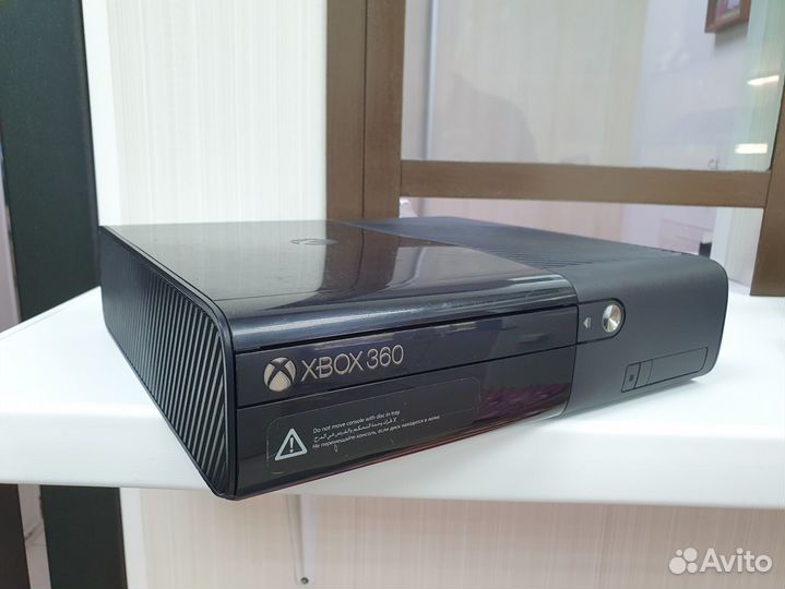 Игровая приставка Microsoft Xbox 360 E - 500 гб
