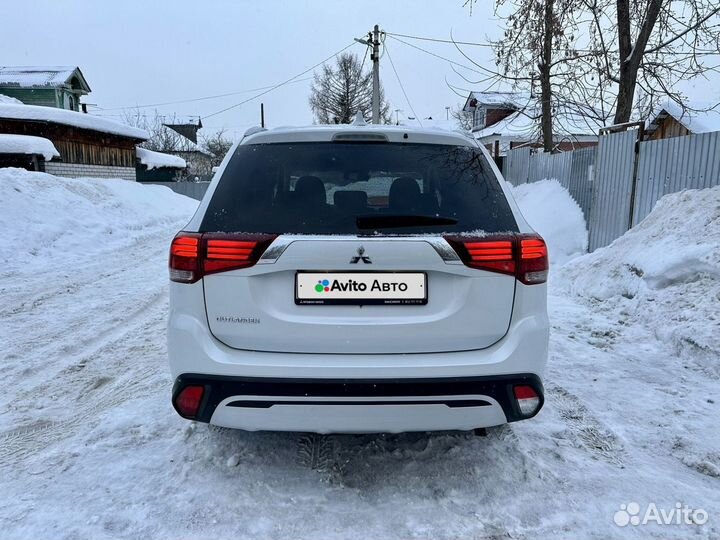 Mitsubishi Outlander 2.0 CVT, 2021, 75 300 км