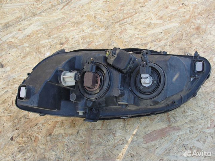 Фара правая Opel zafira A с дефектом