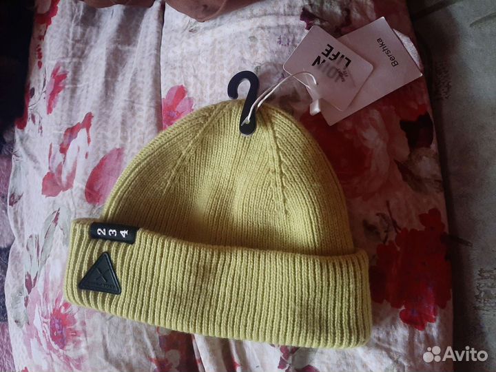 Новая женская шапка Bershka