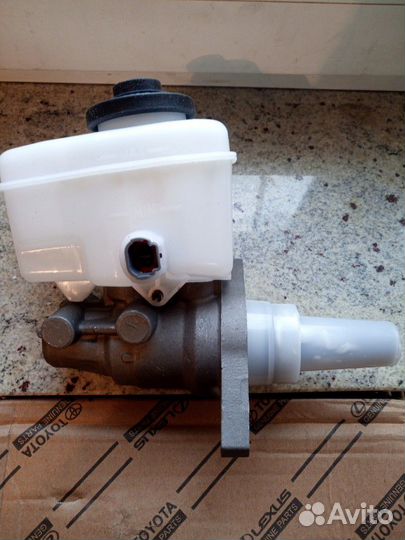 Главный тормозной Тойота Прадо 120