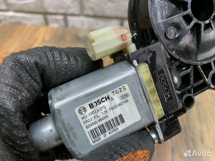 Hyundai Solaris 2 Моторчик стеклоподъемника LH