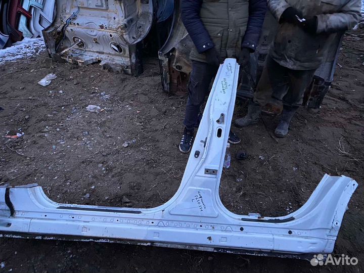 Левый порог со стойкой Infiniti Fx50 Qx70 s51
