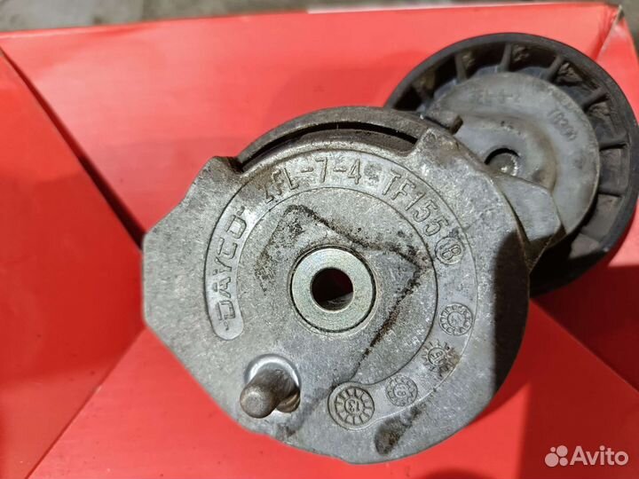 Натяжитель сервисного ремня