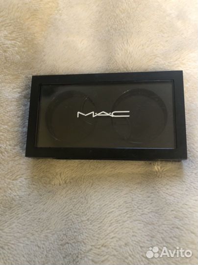 Футляр для теней MAC