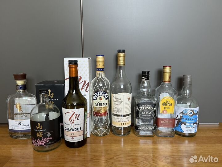 Пустые бутылки из под алкоголя