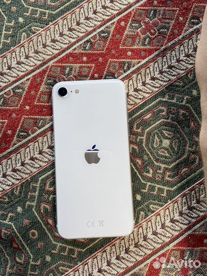 Телефон iPhone se 2020
