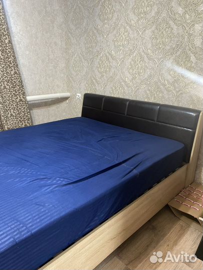 Кровать двухспальная с матрасом