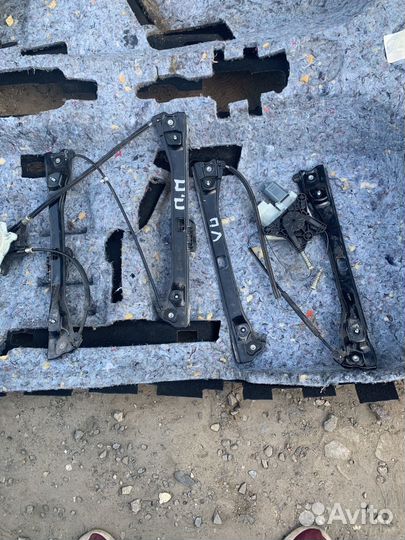 Стеклоподъемник передний Skoda Rapid 1