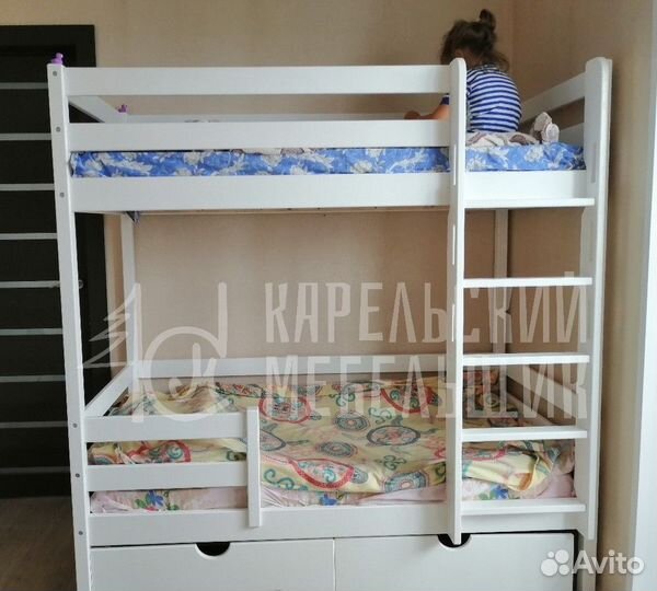 Кровать двухъярусная