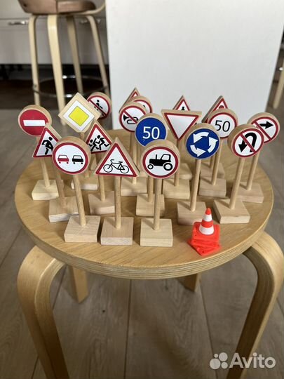 Набор игрушечных дорожных деревянных знаков