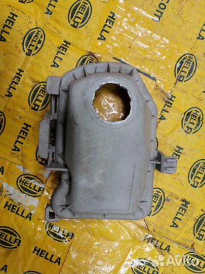 Крышка фары Avensis 2003