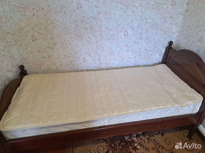Кровать с матрасом