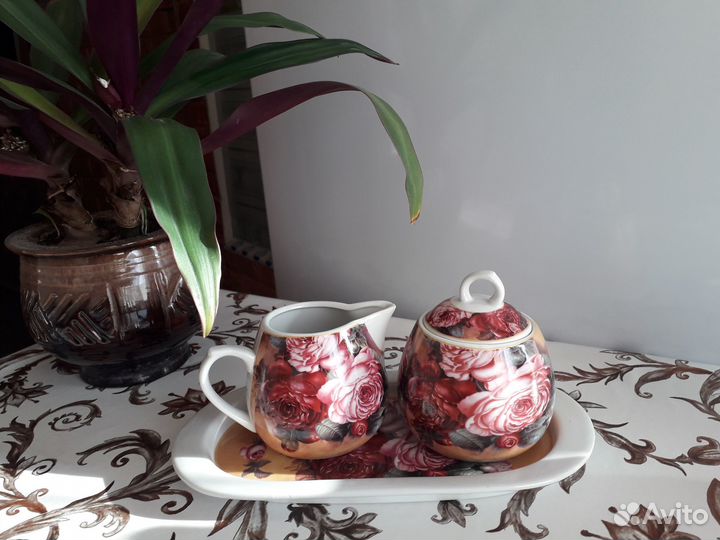 Сахарница, сливочник - набор на подносе