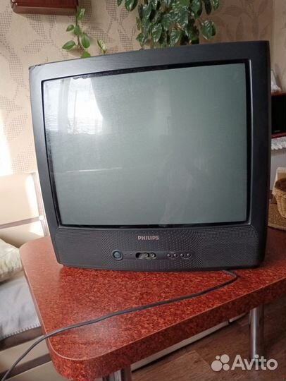 Продам телевизор на запчасти