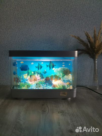 Настольная лампа в виде аквариума