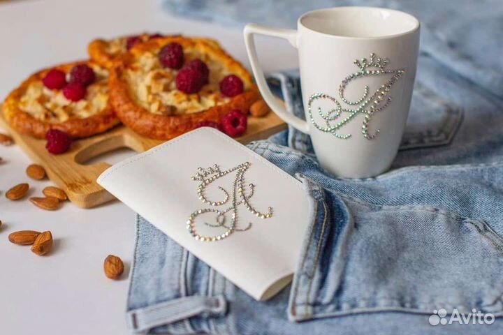 Кружка и обложка на документы со стразами