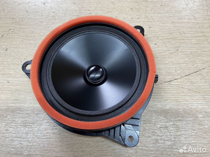 Колонка музыкальная JBL Toyota Camry 75