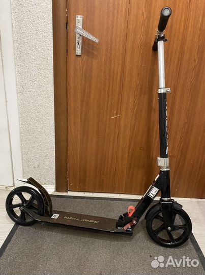 Самокат Reaction 200 мм колеса