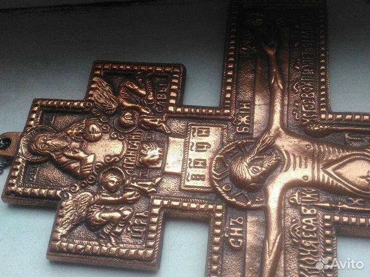 Большой медный крест
