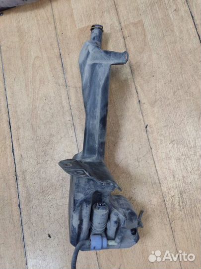 Бачок омывателя Opel Zafira B минивен Z18XE 2005