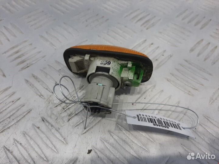 Повторитель передний левый Nissan Almera N15 1999